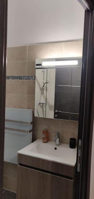 Appartement Confort Equipe Au Coeur De 베지에 외부 사진