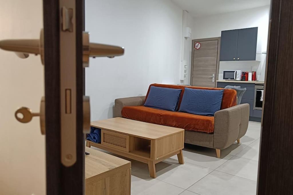 Appartement Confort Equipe Au Coeur De 베지에 외부 사진